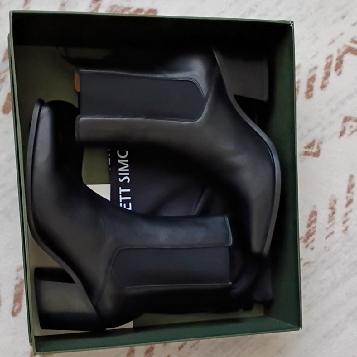 Beckett Simonon Bianca Chelsea Boots - Black Leather - Women's Size 6.5 Nib — image 8 of 8